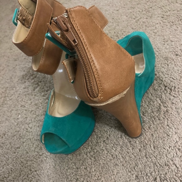 Charlotte Russe green suede/brown pleather wedges - Picture 7 of 9